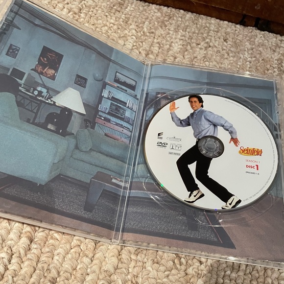 Seinfeld DVD boxset for Seasons 1 and 2 - Picture 6 of 6